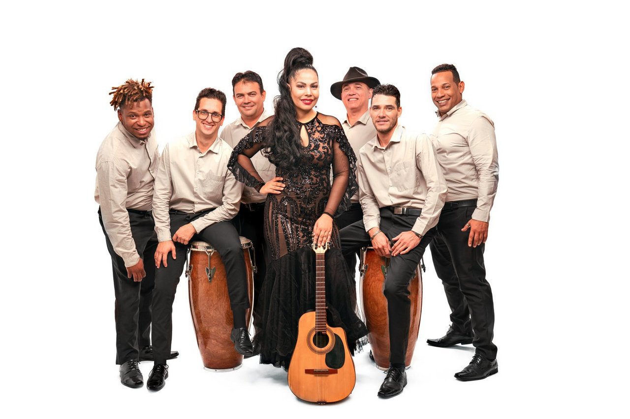 Das Foto zeigt die Musikerin Yarima Blanco und ihre Band Son Latino