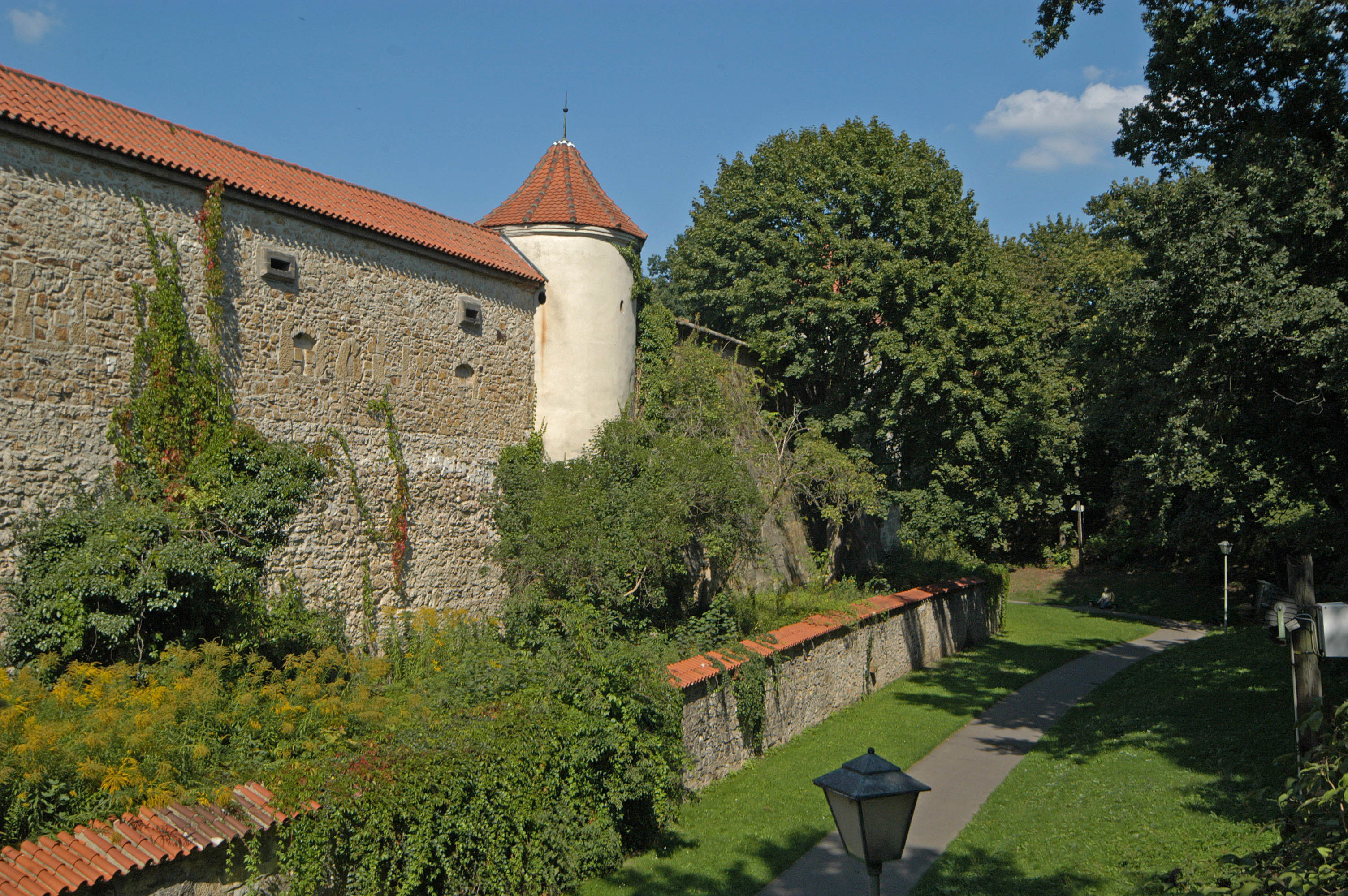 Das Bild zeigt ein Stück der Amberger Stadtmauer.