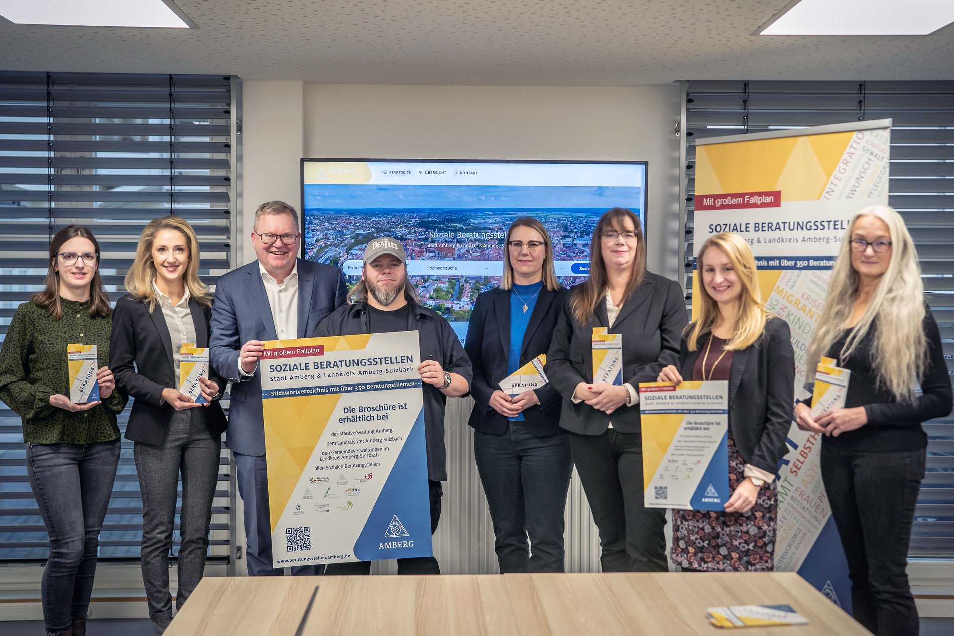 Foto von OB Michael Cerny und den Verantwortlichen